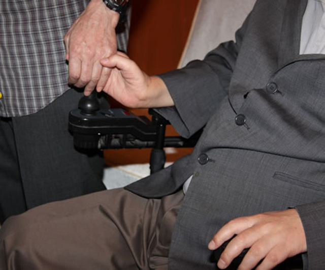 hands09-36